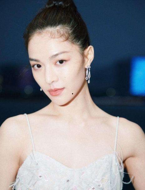 新瓜爆料钟楚曦视频,新瓜爆料背后的真相揭秘 第3张 新瓜爆料钟楚曦视频,新瓜爆料背后的真相揭秘 第3张